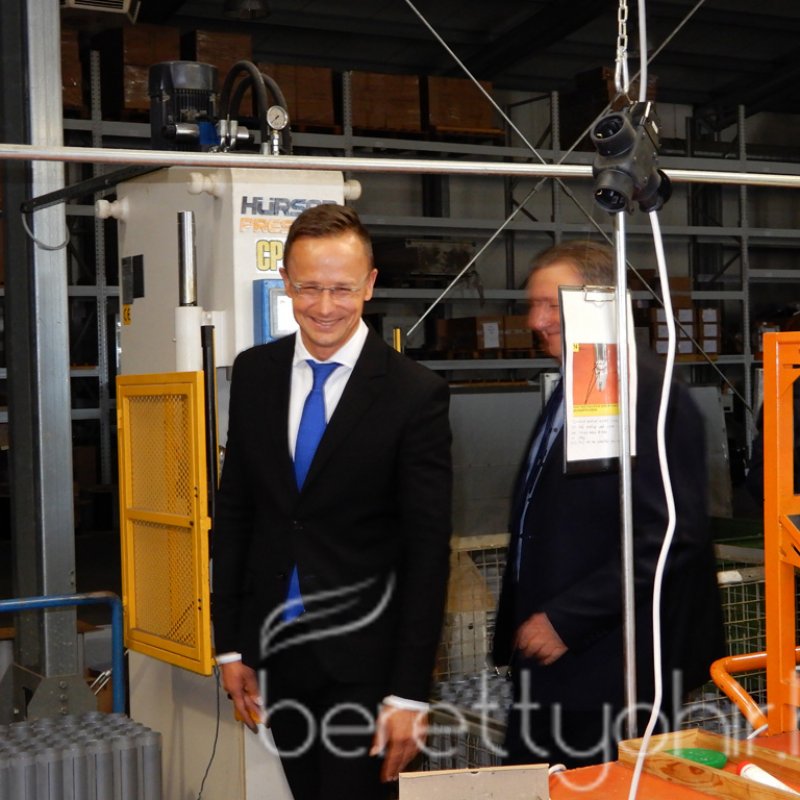 Szijjártó Péter látogatása a Mezei Vill-nél 36